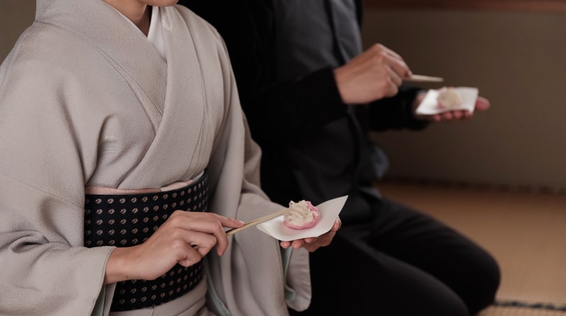 茶道を嗜む生徒