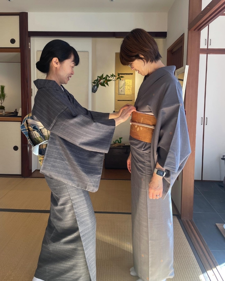 帯を締めていきます